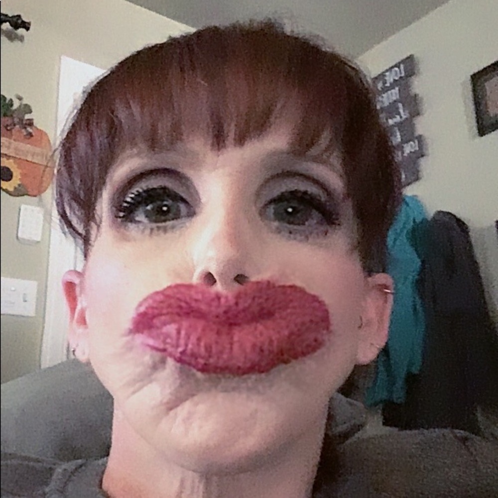 Meet your Posher, Denise